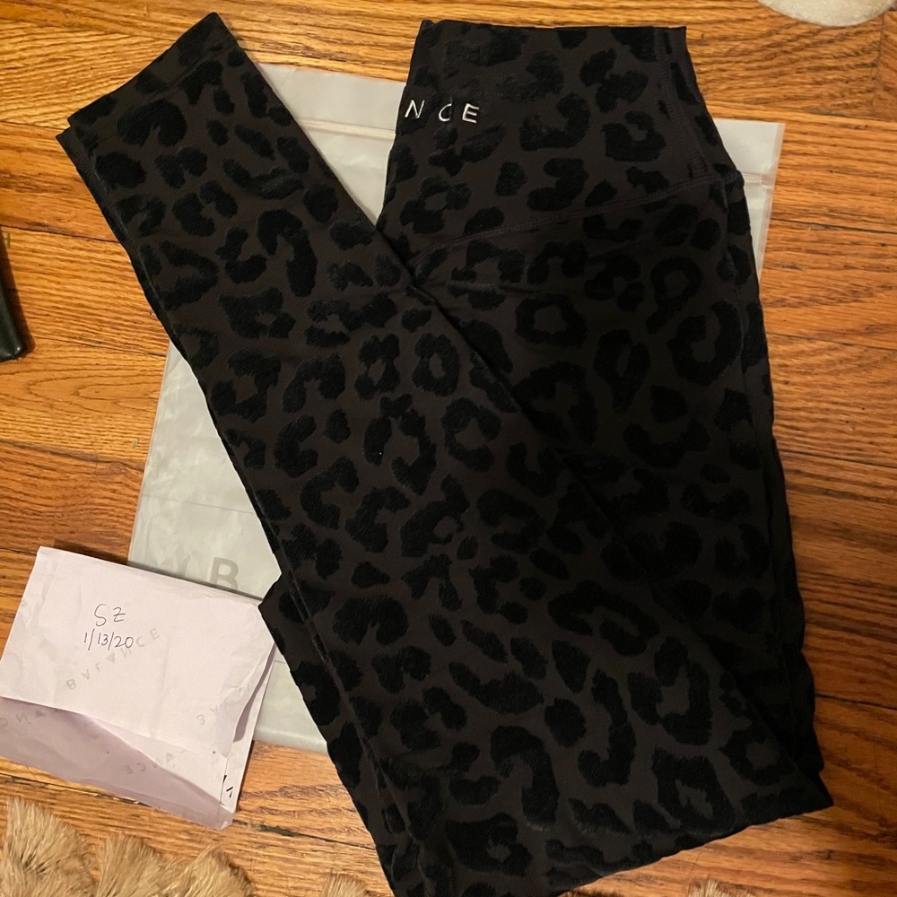 Balance Athletics Lux pant - panther. Size small